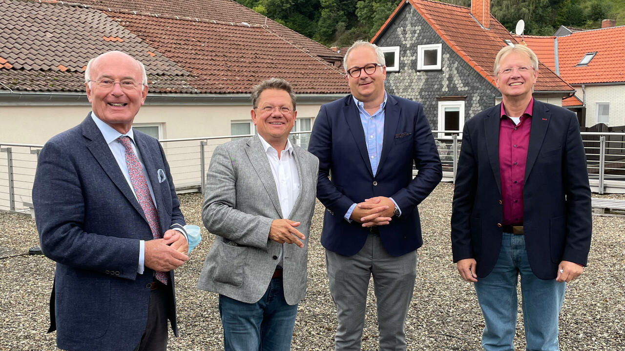 Ägidius Kröger, Dr. Andreas Philippi, Carsten Kröger und Dr. Thomas Gans auf der Dachterasse des Modehauses