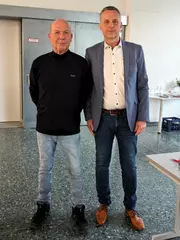 Lutz Baumann  nach seiner Verpflichtung als Ratsherr mit Bürgermeister Lange