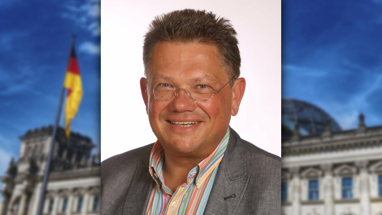 Andreas Philippi vor dem Bundestag