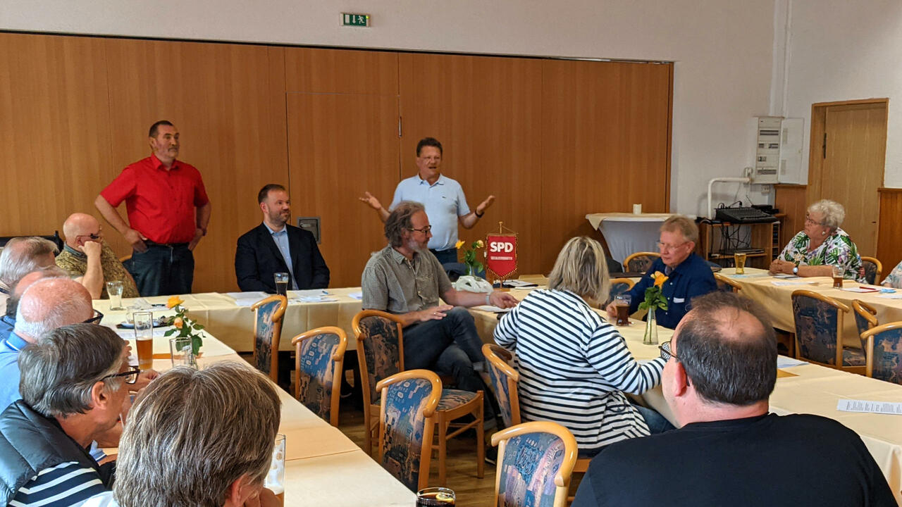 Dr. Andreas Philippi hält sein Grußwort vor der Mitgliederversammlung der SPD Bad Lauterberg.